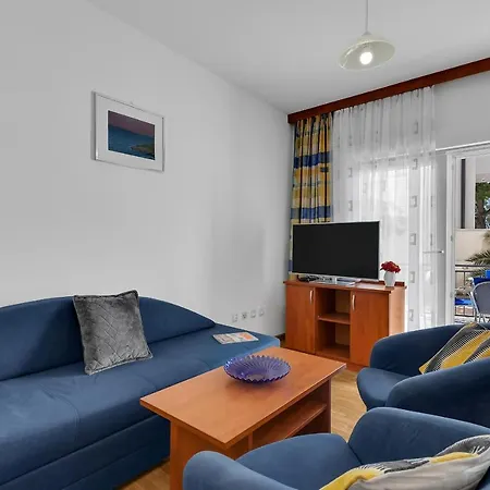 Blue * Μακάρσκα